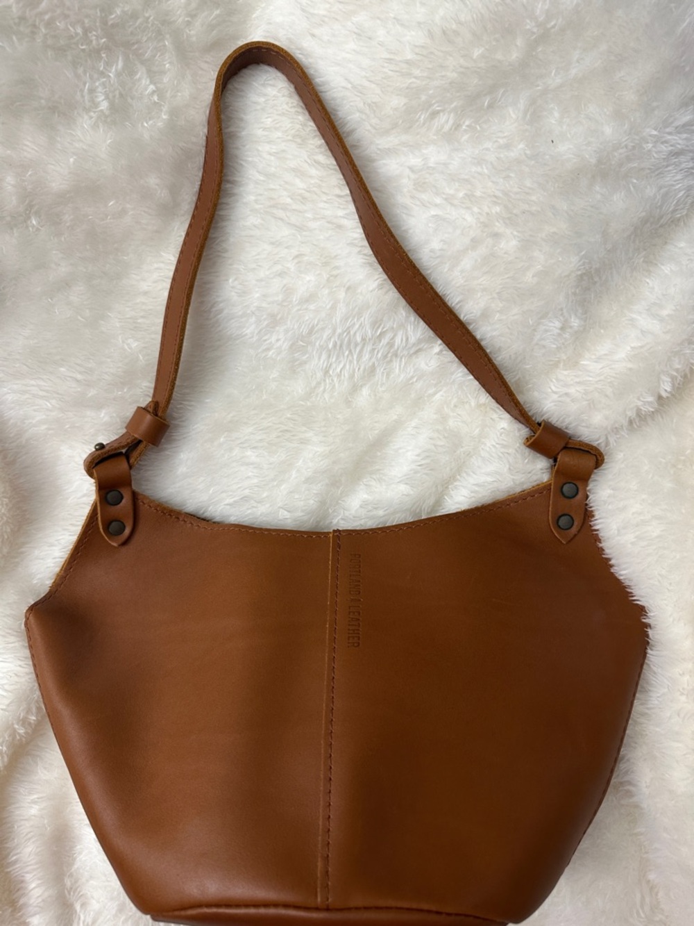 Portland Leather Goods KANGAROO Shoulder bag with adjustable strap